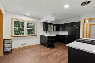 1689 Edgemont St, Maplewood, MN 55117 - Photo 17