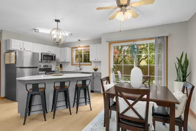 547 Mission Hills Way W, Chanhassen, MN 55317 - Photo 5