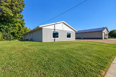 155 S Montgomery Avenue, Le Center, MN 56057 - Photo 3