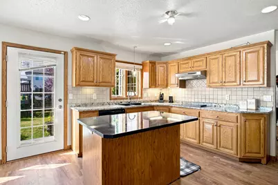 609 Lexington Lane, Moorhead, MN 56560 - Photo 5