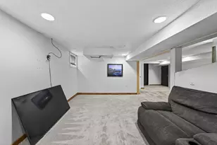 242 Annapolis St W, West Saint Paul, MN 55118 - Photo 23