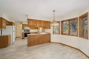 9508 Riverview Ave, Bloomington, MN 55425 - Photo 9