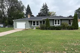 528 S 6th St, La Crescent, MN 55947 - Photo 1
