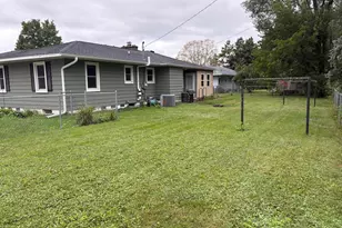 528 S 6th St, La Crescent, MN 55947 - Photo 5