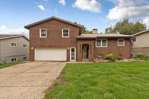 610 West St, Jackson, MN 56143 - Photo 3