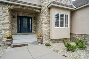 8126 Pristine Pine Trail, Eden Prairie, MN 55347 - Photo 7