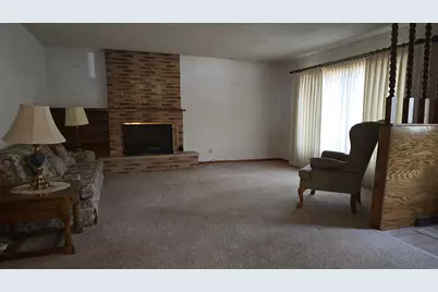 207 E Lyon Street, Marshall, MN 56258 - Photo 3