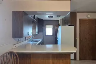 207 E Lyon St, Marshall, MN 56258 - Photo 9