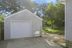 1202 11th St NW, Austin, MN 55912 - Photo 3