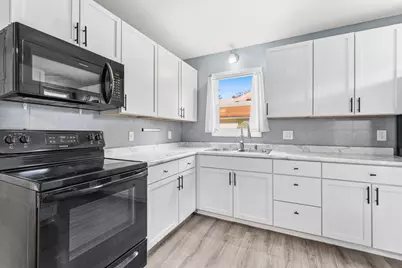 1202 11th Street NW, Austin, MN 55912 - Photo 5
