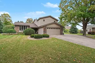 712 Highland Dr, New Prague, MN 56071 - Photo 1