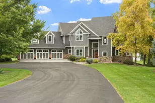 596 Hahn Dr, Shakopee, MN 55379 - Photo 1