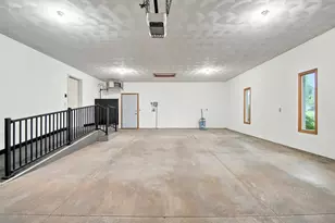 402 24th St SW, Austin, MN 55912 - Photo 41