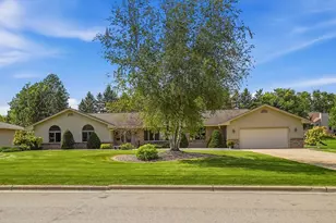 402 24th St SW, Austin, MN 55912 - Photo 1