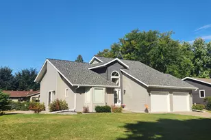 512 Galles Dr, Redwood Falls, MN 56283 - Photo 1