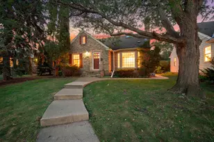680 Mount Curve Blvd, Saint Paul, MN 55116 - Photo 1