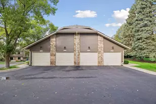 12621 Sherwood Pl, Minnetonka, MN 55305 - Photo 31