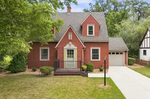 910 10th St NW, Austin, MN 55912 - Photo 3