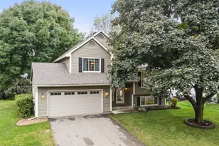 121 Fox Hollow Dr, Chanhassen, MN 55317 - Photo 1
