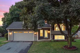 121 Fox Hollow Dr, Chanhassen, MN 55317 - Photo 1