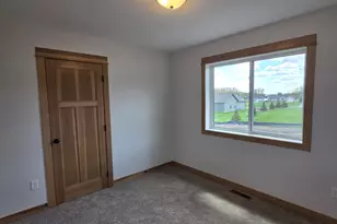 653 Daisy Ct, Lake Crystal, MN 56055 - Photo 15