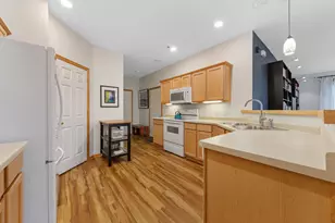 738 Maple Hills Dr, Maplewood, MN 55117 - Photo 13