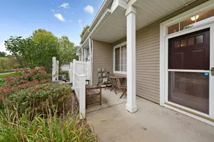 738 Maple Hills Dr, Maplewood, MN 55117 - Photo 3