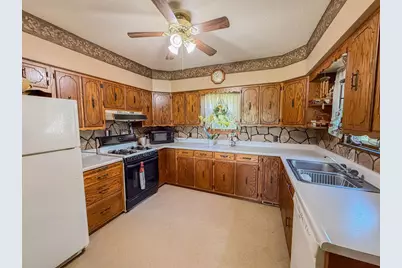 18413 60th Street SW, Prinsburg, MN 56281 - Photo 15