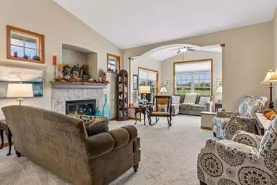 516 Holly Lane N, Oakdale, MN 55128 - Photo 9