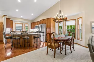 516 Holly Ln N, Oakdale, MN 55128 - Photo 7
