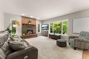 940 Trail Ct, Eagan, MN 55123 - Photo 3