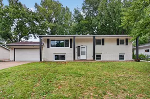 406 Centennial Dr, Roseville, MN 55113 - Photo 9