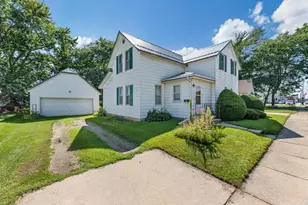 318 E Grove St, Caledonia, MN 55921 - Photo 1