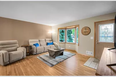 9581 Pilgrim Lane N, Maple Grove, MN 55369 - Photo 3