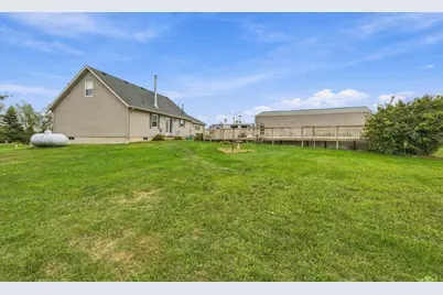 927 40th Street, Clayton, WI 54004 - Photo 3