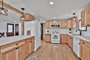 13100 318th St, Lindstrom, MN 55045 - Photo 5