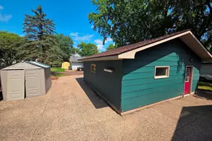 645 W 3rd St, Rush City, MN 55069 - Photo 25