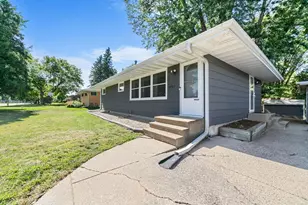 2727 Woodbridge St, Roseville, MN 55113 - Photo 1