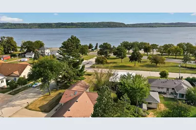 311 W Iowa Street, Lake City, MN 55041 - Photo 5