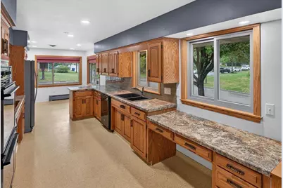 781 Iowa Avenue E, Saint Paul, MN 55106 - Photo 13