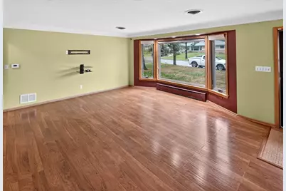 781 Iowa Avenue E, Saint Paul, MN 55106 - Photo 3