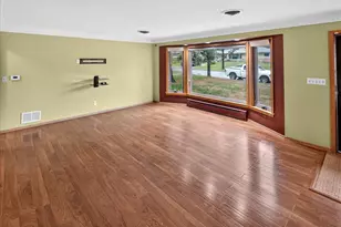 781 Iowa Ave E, Saint Paul, MN 55106 - Photo 3