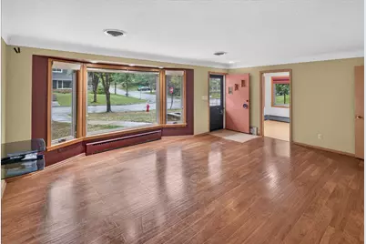 781 Iowa Avenue E, Saint Paul, MN 55106 - Photo 5