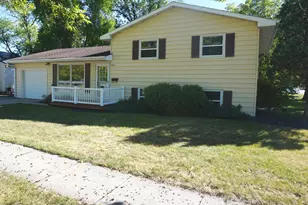504 11th St N, Breckenridge, MN 56520 - Photo 1