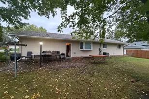 1087 Whitney Dr, Apple Valley, MN 55124 - Photo 5