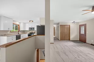 18212 Ginavale Ln, Eden Prairie, MN 55346 - Photo 9