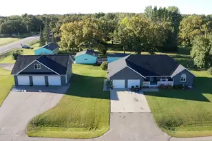 1012 6th St SE, Roseau, MN 56751 - Photo 5