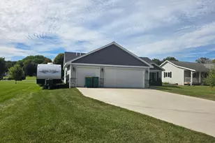 124 Kenna Dr, Le Sueur, MN 56058 - Photo 3