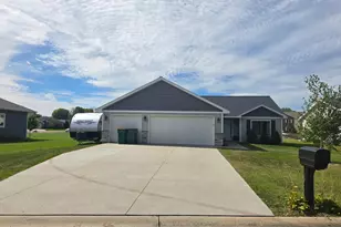 124 Kenna Dr, Le Sueur, MN 56058 - Photo 1