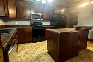708 S Hiawatha Ave, Pipestone, MN 56164 - Photo 5